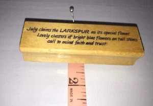 Juli Lerchensporn Blume Spruch Gummistempel Holzhalterung 1" x 4,25" Prägekunst - Bild 1 von 3