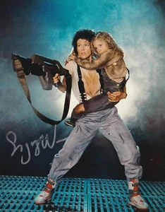 Sigourney Weaver Hand Signed 10x8 Inch Aliens Photo Alien - Picture 1 of 1