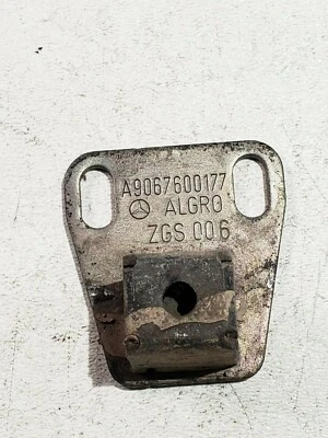 2007 - 2012 DODGE SPRINTER 2500 REAR RIGHT CARGO DOOR CATCH BRACKET GUIDE OEM - Image 1 of 2