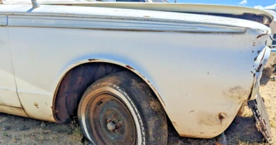 Guardabarros de pasajero derecho Plymouth Valiant Barracuda 1965 despojado OEM Foto 1 de 4