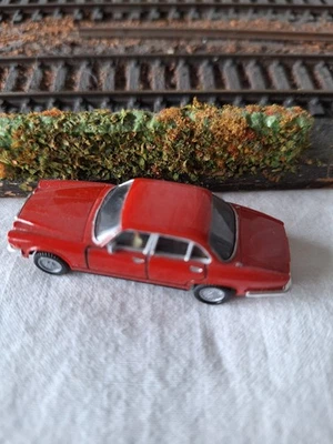 Modellauto 1:87 von  Herpa Jaguar  XJ  6 / 12 rot - Bild 1 von 4