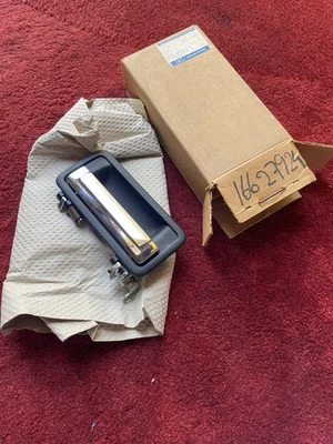 Manija de puerta trasera delantera pasajero derecho Chevrolet Impala Caprice 1991-1996 NOS GM Foto 1 de 4