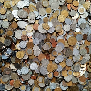 SET OF 30 EXOTIC COINS – NO EUROPEAN OR USA COINS – ALL DIFFERENT - Picture 1 of 4