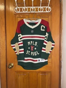 Minnesota Wild 2022 Winter Classic Kids Jersey Size S/M *Slight Tear* - Picture 1 of 5