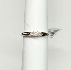 Women's 14k White Gold Three Stone Ring with 0.25ct Princess Cut Diamonds Size 7 - Picture 1 of 9