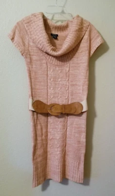 Vestido Suéter RUE 21 Cinturón Rosa Melocotón Capucha Cuello Talla Pequeña Usado en Excelente Condición Foto 1 de 4