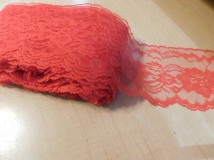 Raschel überbackene 4" Spitzenborte rot 4 Yards. (Polyester) - Bild 1 von 1