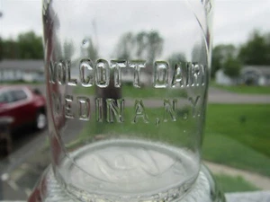 TREHP Milk Bottle Wolcott Dairy Medina NY ORLEANS COUNTY 1952 Rare - Imagen 1 de 2