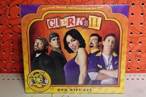 2006 Clerks II DVD Movie Gift Set Mooby's Fun Meal Box Visor Name Tag & Cup NEW - Imagen 1 de 8
