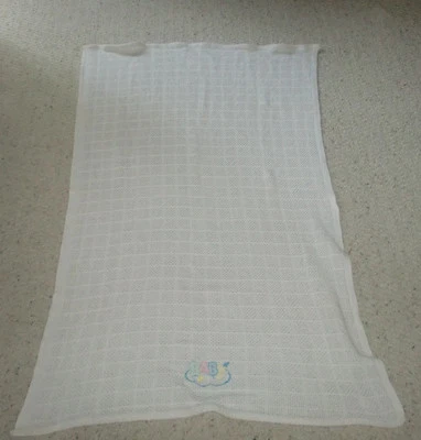 MANTA BEBÉ TEJIDO ALGODÓN BLANCO TEJIDO TÉRMICO UNISEX PASTEL BORDADO ESTRELLA Foto 1 de 2