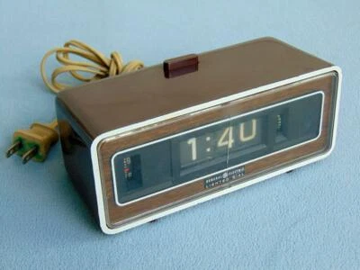 Vintage GE Flip Clock Bedside Night Light Retro Estate Find Runs Crack Face GY - Image 1 of 4