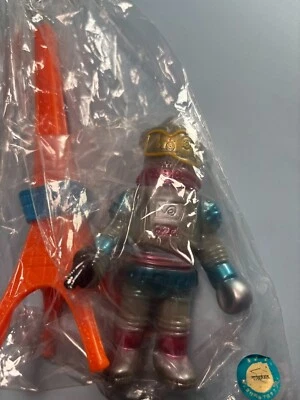 Bullmark Ultraman 系列 U-tom Kaiju 东京塔银色橙色人偶 Sofubi — 第 1/3 张图片