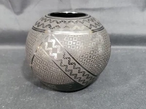 Beautiful Mata Ortiz Hand Painted and Etched Pottery Signed By Tati Ortiz - Picture 1 of 9