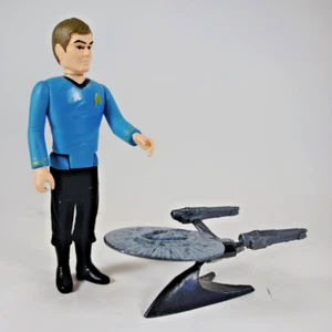 Star Trek- Figura Dr. McCoy con modelo StarShip de metal en soporte de exhibición. - Imagen 1 de 16