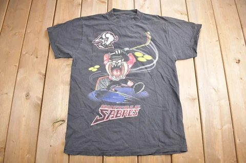 Vintage 1996 Buffalo Sabres Looney Tunes NHL Graphic T-Shirt U1408 Cover