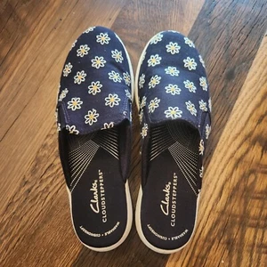 CLARKS CLOUDSTEPPERS SIZE 6 NAVY DAISY*SLIP-ONS* - Picture 1 of 4