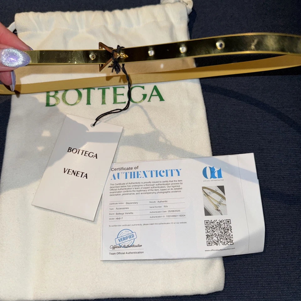 BOTTEGA VENETA Cinturón de Cuero Dorado Metálico Hebilla Triángulo Nuevo con Etiquetas y Bolsa para el Polvo $500 70 Foto 1 de 4