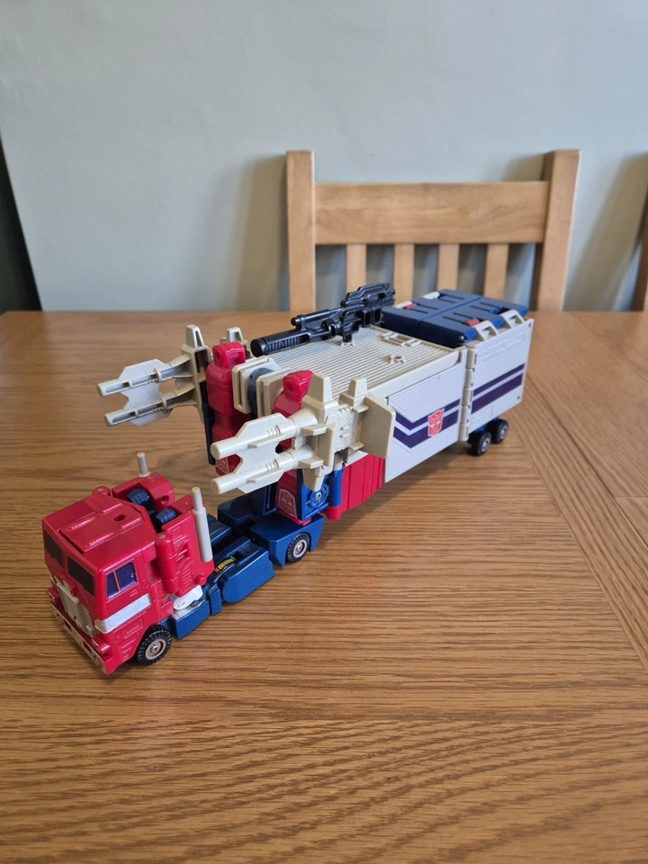 Transformers G1 Powermaster Optimus Prime - Image 1 of 4