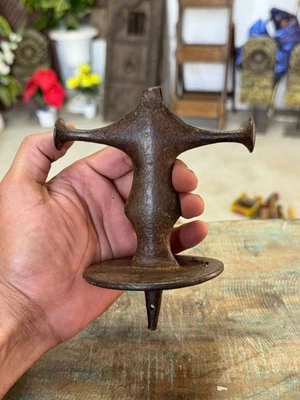 Antiguo mango de espada mogol de hierro macizo hecho a mano mango de daga de 5,5" Foto 1 de 4