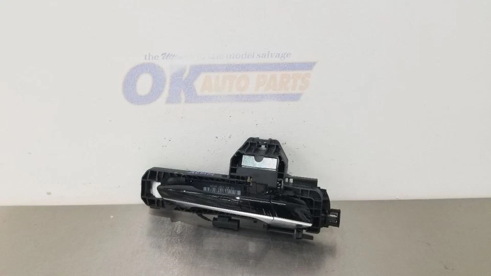 15 MERCEDES BENZ SL550 R231 EXTERIOR DOOR HANDLE FRONT RIGHT PASSENGER BLACK - Image 1 of 4