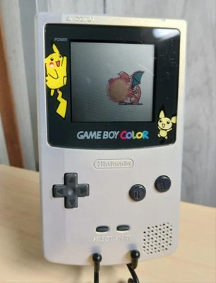 Nintendo Gameboy Color (Pokemon Center, Dorado y Plata, Pikachu, Edición Limitada) Foto 1 de 4