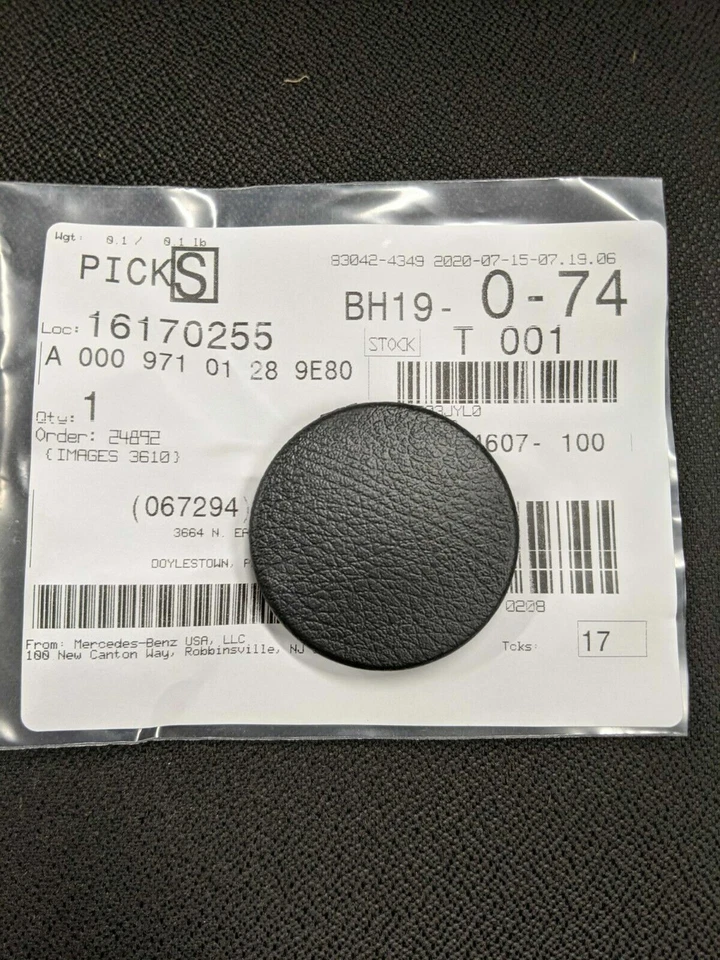 New Genuine Mercedes Sprinter Driver Seat Armrest Joint Cover cap left 2500 3500 - Image 1 of 1