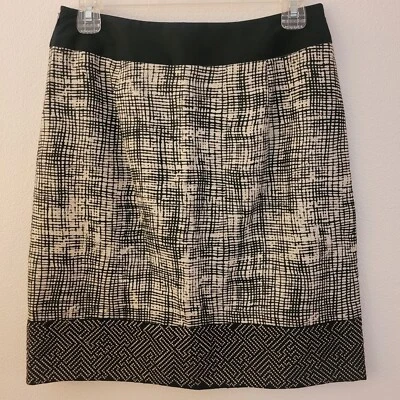 Saia MAX MARA Weekend Feminina Tamanho 4 Bainha Bordada Preta - Imagem 1 de 4