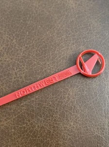 Vintage Northwest Orient Airlines Cocktailrührer/Swizzle Stick, rot - Bild 1 von 5