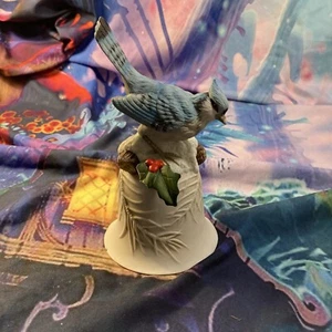 "Campana de cerámica Holiday Blue Jay piñas y bayas 6,5""" - Imagen 1 de 9