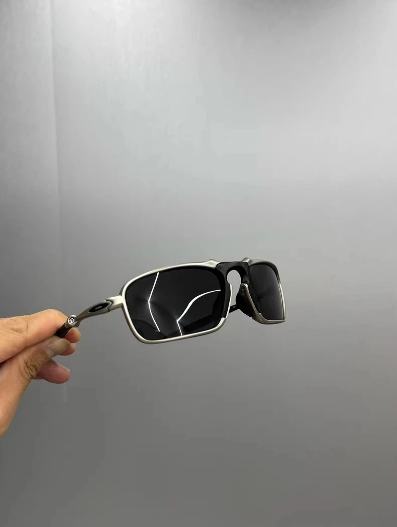 ミ*ー様 OAKLEY BADMAN Oakley Badman Polarized Sunglasses OO6035-01 X Metal Carbon/Black