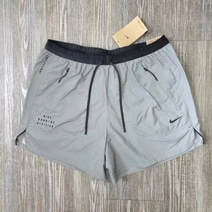 Nike Run Division Dri-Fit ADV Reflective 4" Pantaloncini Argento Nero FZ1123-035 Taglia M - Foto 1 di 16