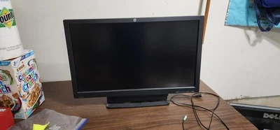 HP ZR2740w 2560 x 1440 27" Backlit IPS LED Monitor W/soundbar - Image 1 of 2