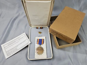 Original US Orden AIR Medal Medal im Etui von 1967 im Karton Vietnamkrieg - Bild 1 von 9