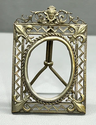 Antiguo marco de fotografía victoriano francés en miniatura de latón con soporte Foto 1 de 4