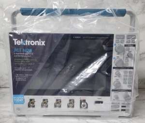 Tektronix MDO34 3-BW-200 200 MHz, 4 canali, 2,5 GS/s oscilloscopio a dominio misto - Foto 1 di 6