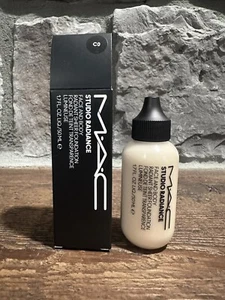 Base transparente radiante facial y corporal M.A.C Studio Radiance C0 -1,7 fl.oz / 50 ml - Imagen 1 de 3