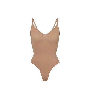 Body Tanga Esculpido Sin Costuras SKIMS Color Siena Marrón Para Mujer Mediano Nuevo - Imagen 1 de 3