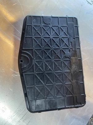 Bloque de conexiones del motor genuino Toyota Camry 2012-2014 usado Foto 1 de 3