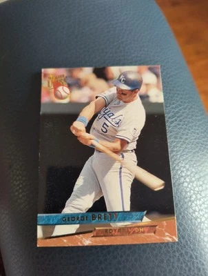 GEORGE BRETT 1993 FLEER ULTRA #206 FREE SHIPPING - Image 1 of 2