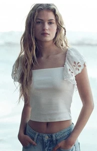 Neues üppiges geripptes Damenoberteil Größe SM, bestickte Details. - Bild 1 von 6