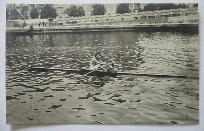 Tarjeta postal fotográfica de los Juegos Olímpicos de Estocolmo 1912 RPPC remo canadiense Sculler E. Butler Foto 1 de 2