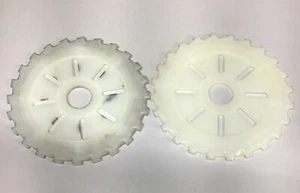 International Corn Planter Seed Plates, Lot of 2 Plate,  Part # 485473R1 - Picture 1 of 3