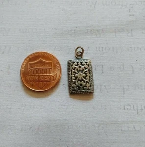 Vintage pendant sterling silver 925 floral filigree cut out rectangle 7/8" long - Picture 1 of 7