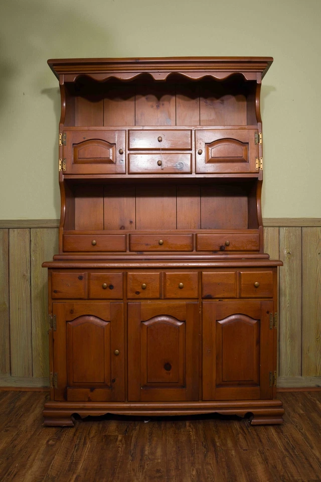 Gabinete vintage de pino macizo con cabaña - Venta inmobiliaria Foto 1 de 4