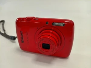 Nikon Coolpix S01 Mini rot Digitalkamera 3x optischer Zoom funktioniert selten 3" lang - Bild 1 von 10