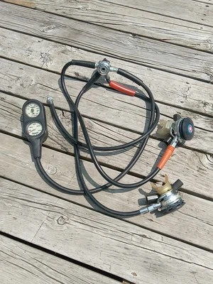 Brújula manómetro Oceanic PSIG profundidad 200 4000 con boquilla yeguas MR 12 III Foto 1 de 4