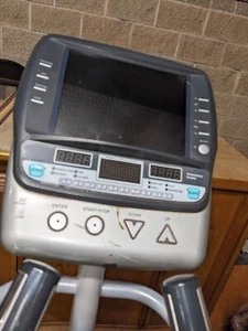 Motus elliptical COMMERCIAL GRADE Elliptical machine M770E (TV input) (used) - Picture 1 of 9