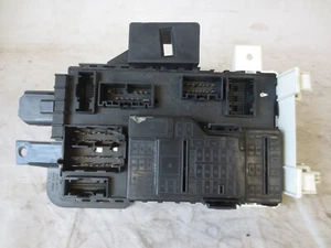 11-14 Ford Mustang fuse box BR3T 15604 BA ~~~ 004 05 29 25 - Picture 1 of 7
