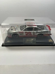 Kevin Harvick 2001 #29 Rookie Goodwrench Looney Tunes NASCAR Diecast 1/24. - Picture 1 of 6