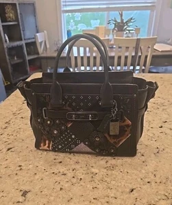 Coach Handtasche Lackleder Blumen Kalbsfell gebraucht - Bild 1 von 11